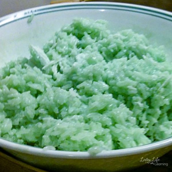 Delicious Coconut Pandan Sticky Rice Recipe for the whole family - a favorite Vietnamese dessert