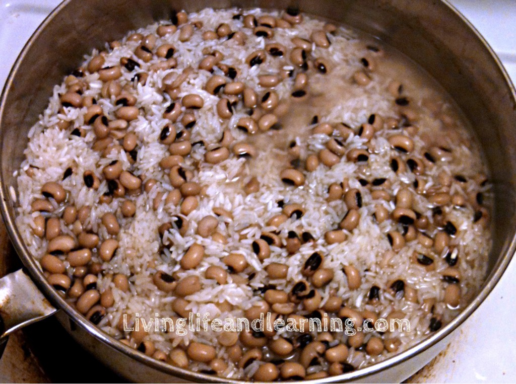 Cook rice with black beans