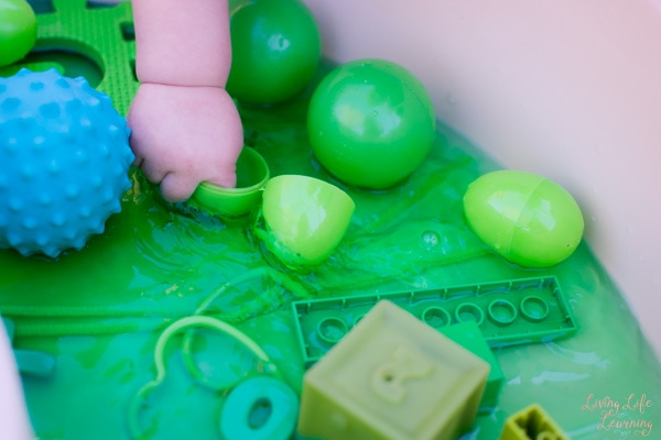 Simple water play for kids: My toddler had great fun with this monochromatic green sensory soup - and he learned a little something about the color green at the same time!