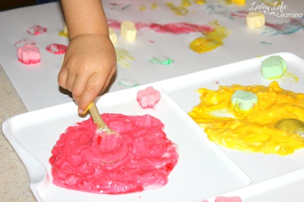 Here is a great and easy edible paint recipe that is baby and toddler approved. They will love it! And guess what? It's not just for babies and toddlers, but you can make edible paint for kids of all ages.