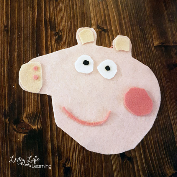 A simple kid-made Peppa Pig Christmas Ornament your kids will treasure for years to come.