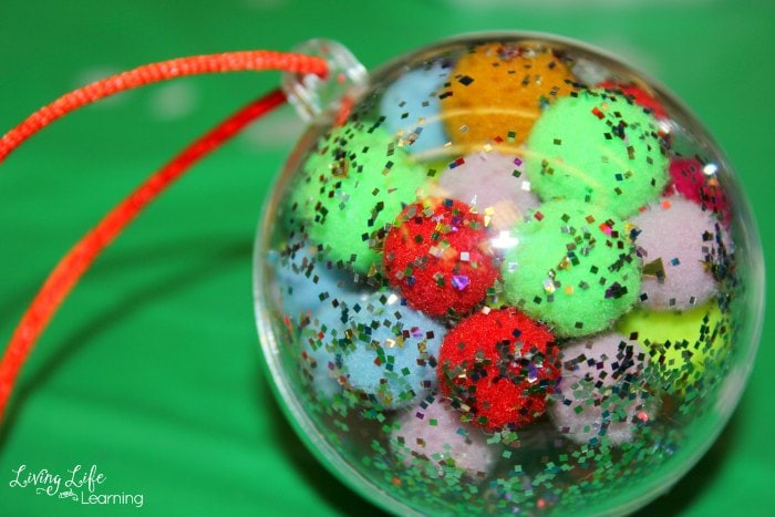 In this post, we will be making some easy DIY ornaments for kids that are easy and special. They will make your Christmas tree look amazing!