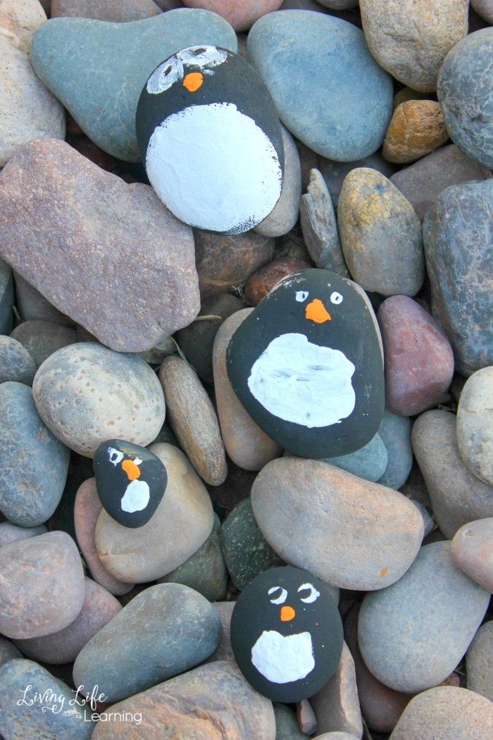 We love rock painting with kids! There are so many ideas to pick from! Since it is Winter, we are excited about animals that live in cold weather. My daughter chose to paint some penguin rocks. In this post, we will share some fun penguin rock painting for kids to make. They will spruce up your garden, front porch or playroom.