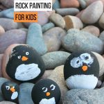 We love rock painting with kids! There are so many ideas to pick from! Since it is Winter, we are excited about animals that live in cold weather. In this post, we will share some fun penguin rock painting for kids to make. They will spruce up your garden, front porch or playroom.