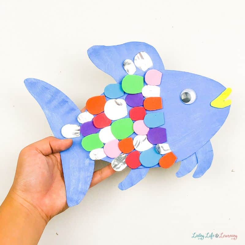 Final product in creating Rainbow fish paper plate craft